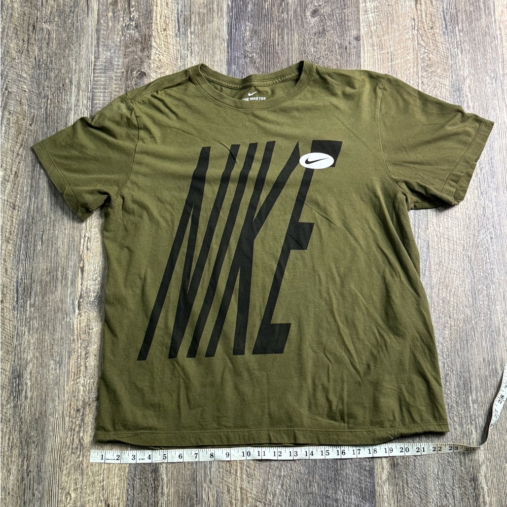 Nike Men's Large T-Shirt in Olive with Black Logo Good Condition
